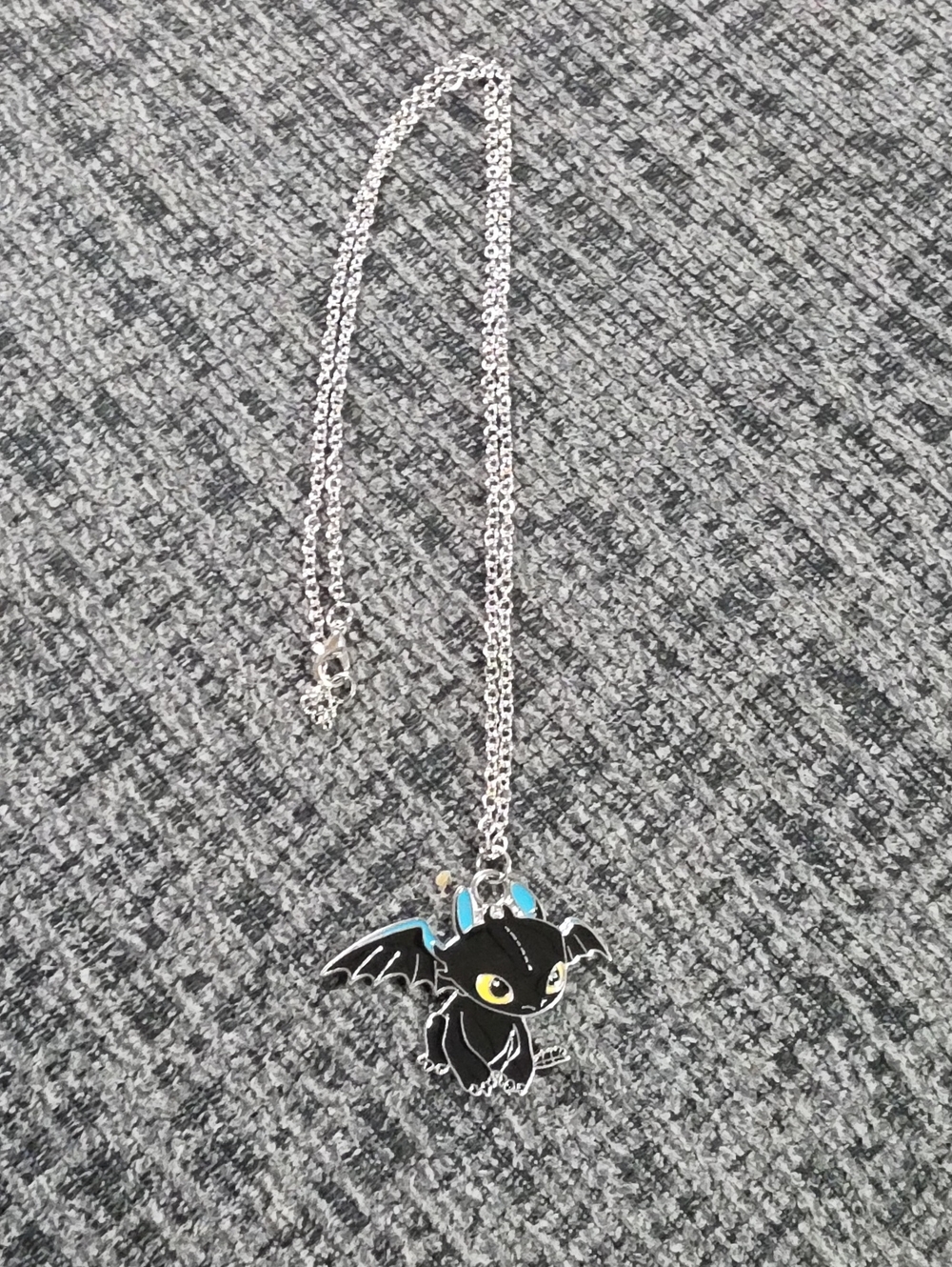 HOW TO TRAIN YOUR DRAGON Toothless Night Fury Pendant  Silver